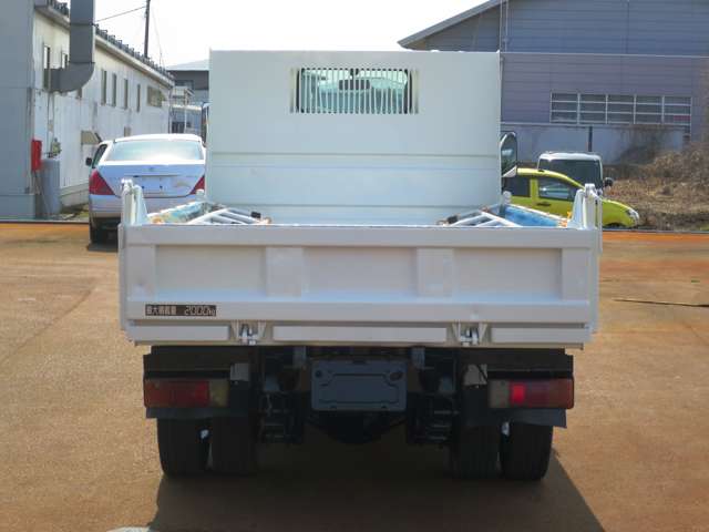 Hino Dutro 9