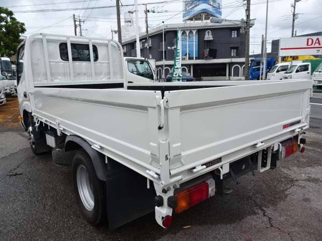Hino Dutro 12