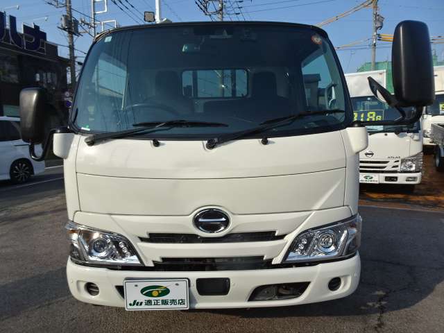Hino Dutro 9
