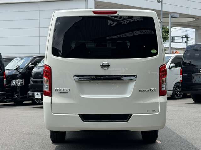 Nissan NV350 Caravan 12