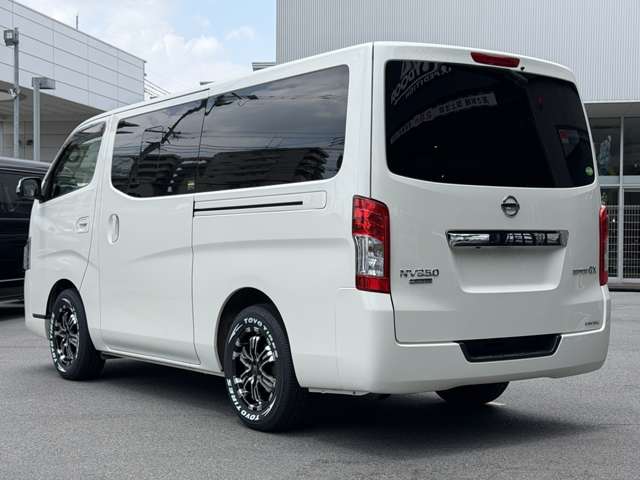 Nissan NV350 Caravan 10