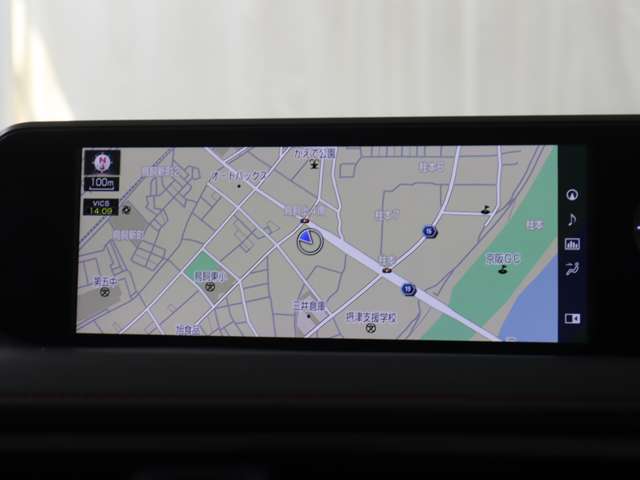 Lexus UX 12
