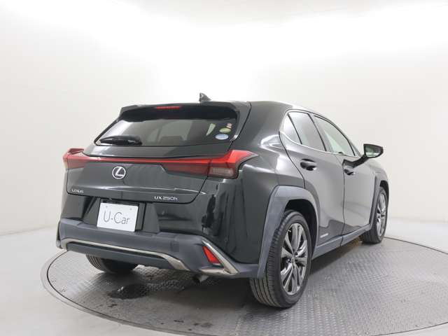 Lexus UX 4