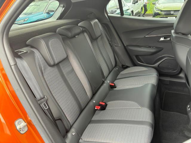 Peugeot SUV e-2008 4