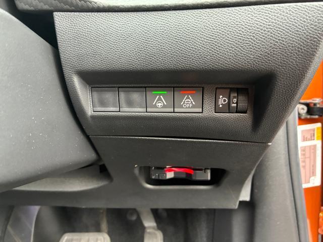 Peugeot SUV e-2008 10