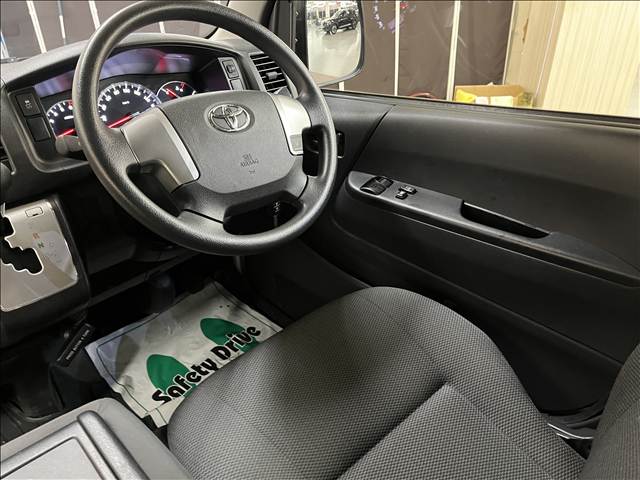 Toyota Hiace Van 12