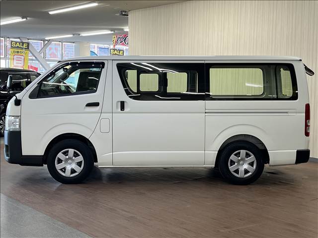 Toyota Hiace Van 4