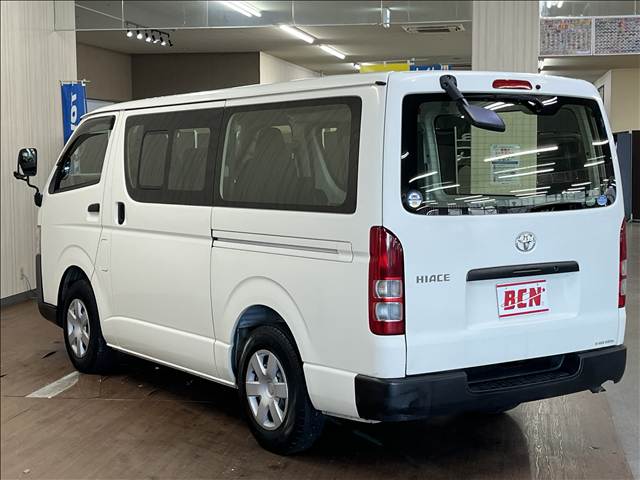Toyota Hiace Van 7
