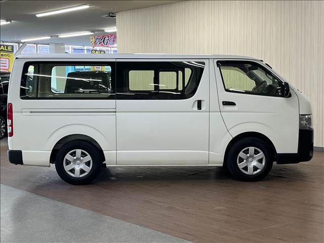 Toyota Hiace Van 8