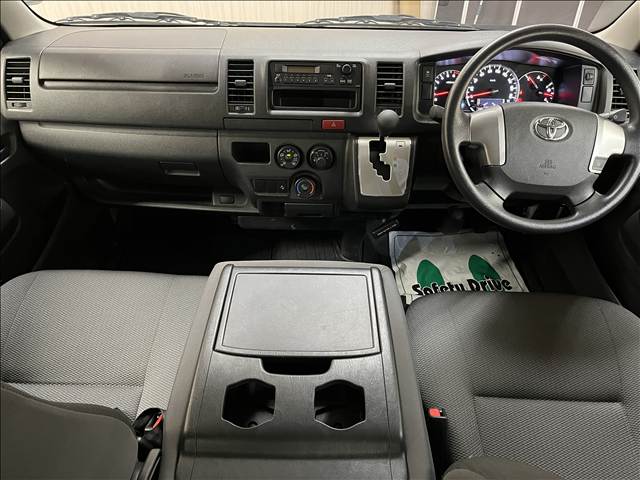 Toyota Hiace Van 9