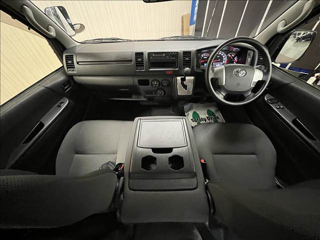 Toyota Hiace Van 10