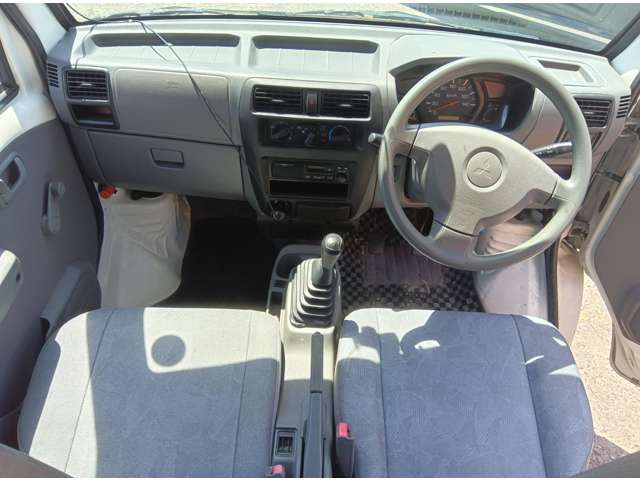Mitsubishi Minicab Van 2