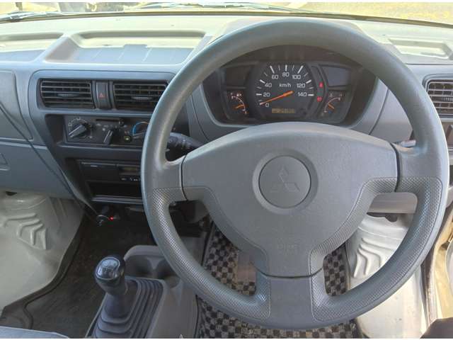 Mitsubishi Minicab Van 3