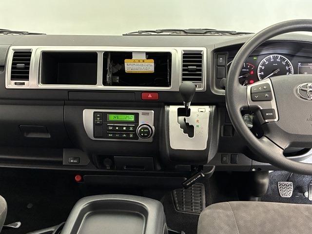 Toyota Hiace 12