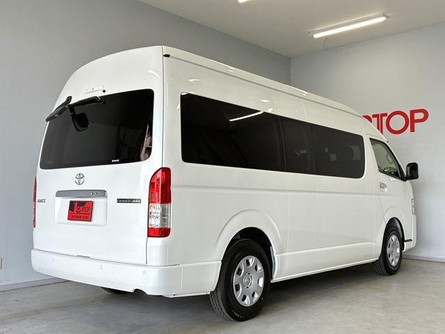 Toyota Hiace 4