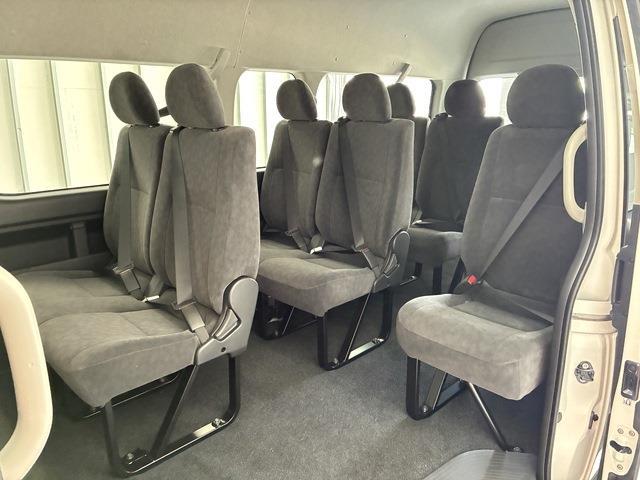 Toyota Hiace 9