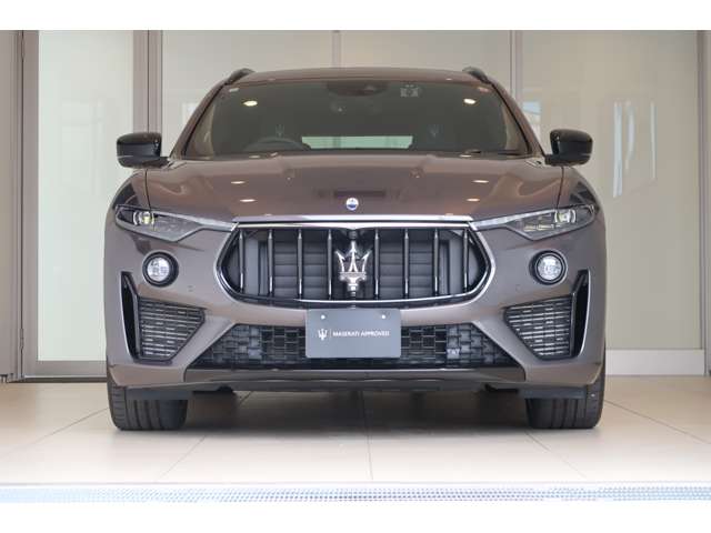 Maserati Levante 8