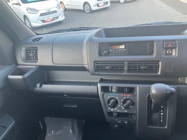 Daihatsu Hijet Cargo 9