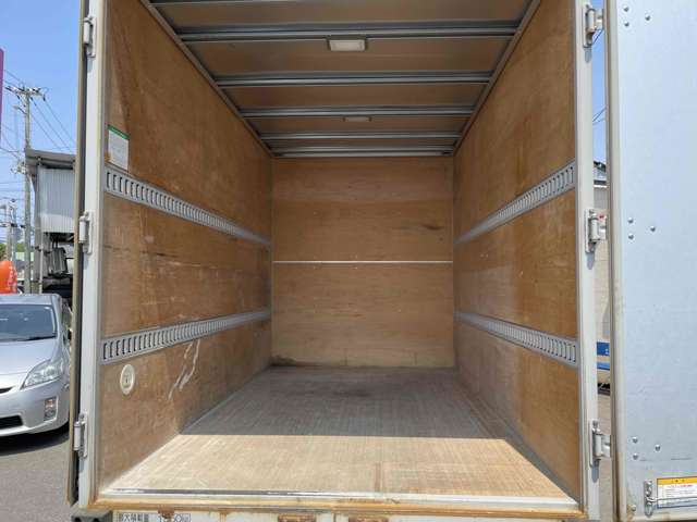 Isuzu Elf 11
