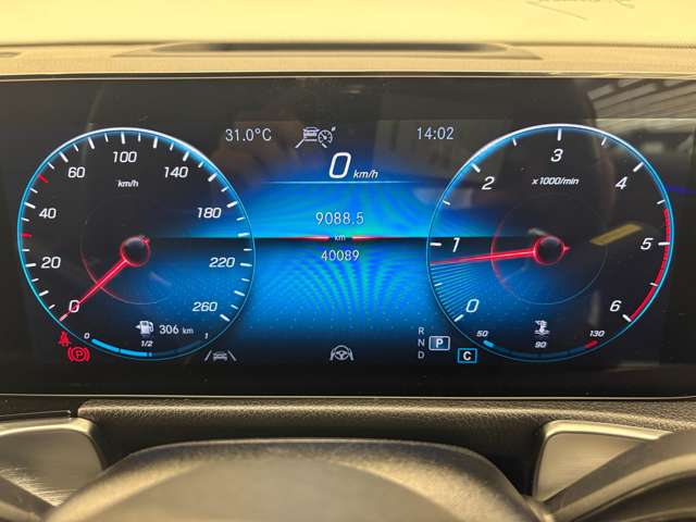 Mercedes-Benz GLB 11