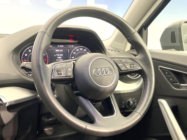 Audi Q2 12