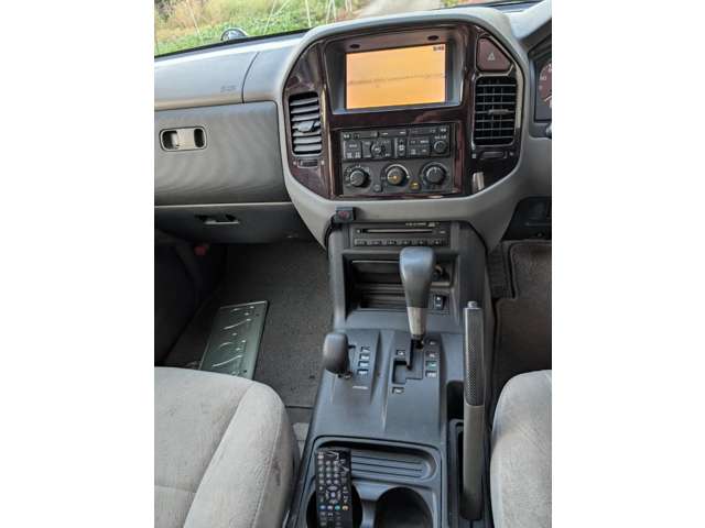 Mitsubishi Pajero 9