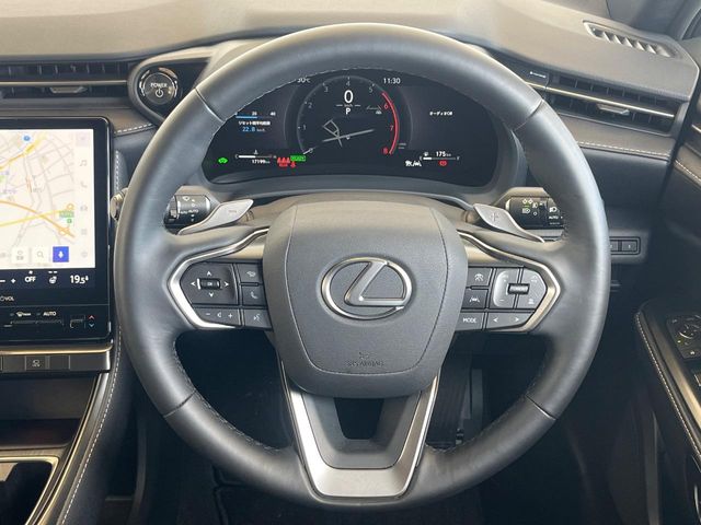 Lexus LBX 11