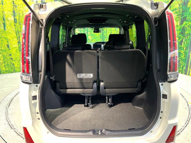 Toyota Noah 11