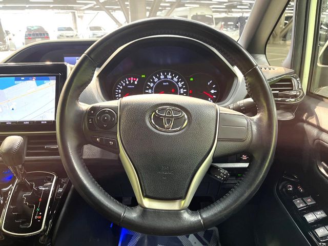 Toyota Noah 12