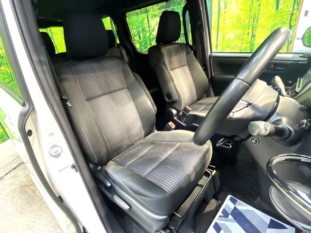 Toyota Noah 8
