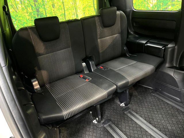 Toyota Noah 10