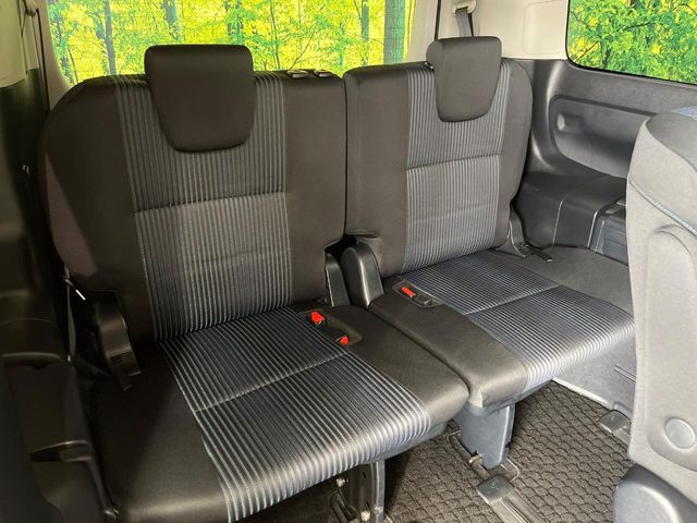 Toyota Voxy 10