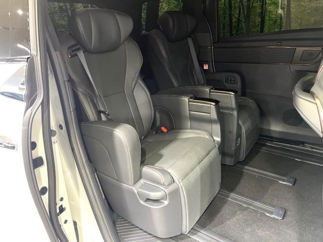 Toyota Alphard 9