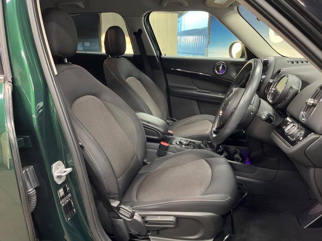 MINI Crossover 9