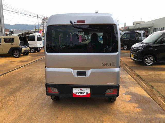 Daihatsu Hijet Cargo 6