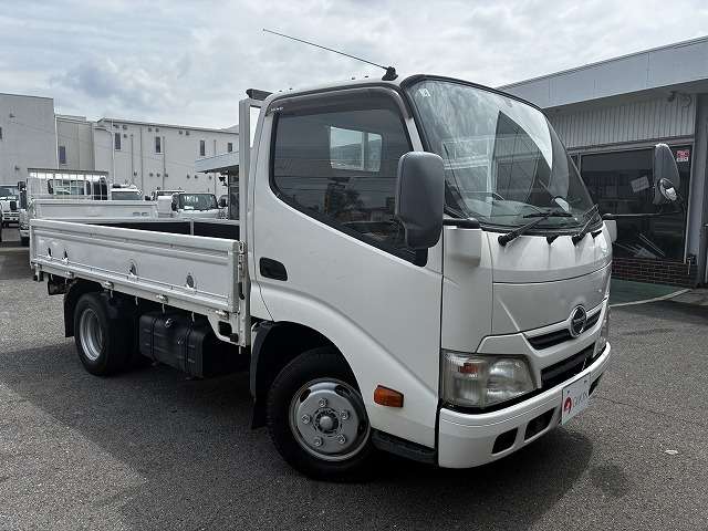 Hino Dutro 3