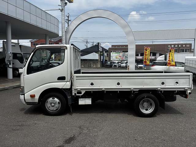 Hino Dutro 4