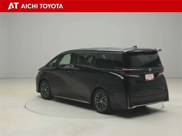 Toyota Vellfire 4
