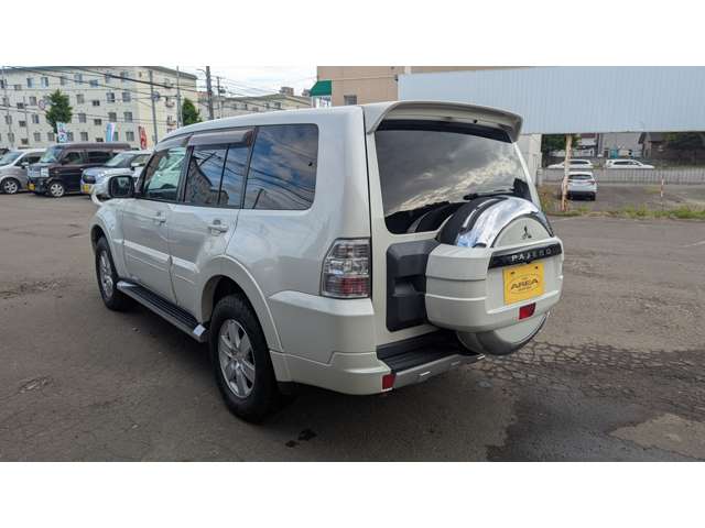 Mitsubishi Pajero 5