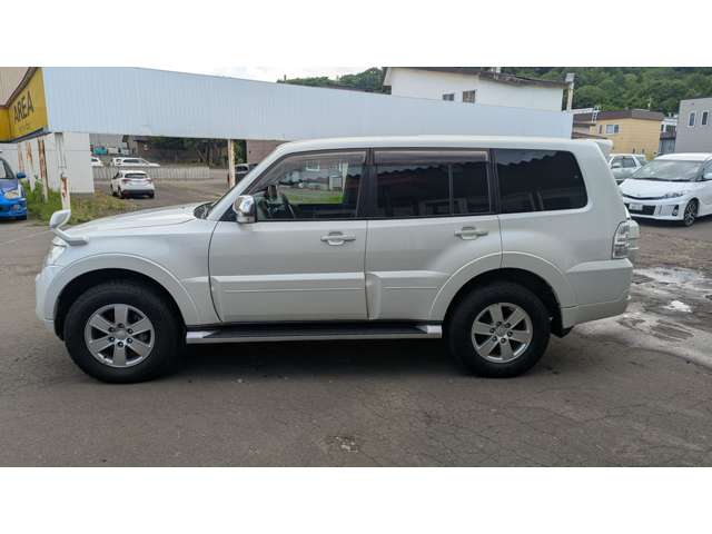 Mitsubishi Pajero 6