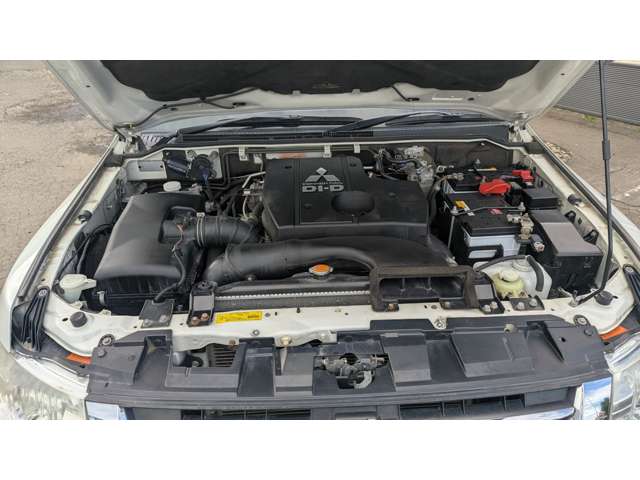 Mitsubishi Pajero 9