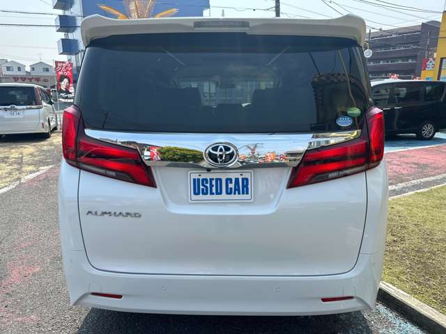 Toyota Alphard 6