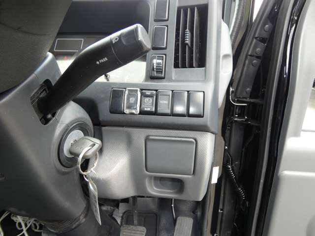 Isuzu Elf 12