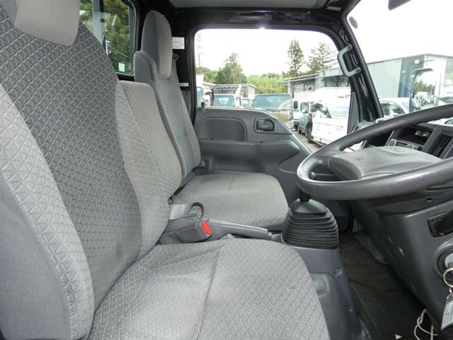 Isuzu Elf 13