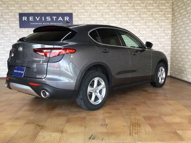 Alfa Romeo Stelvio 12