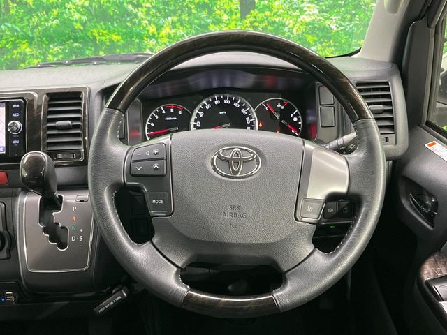 Toyota Hiace Van 12