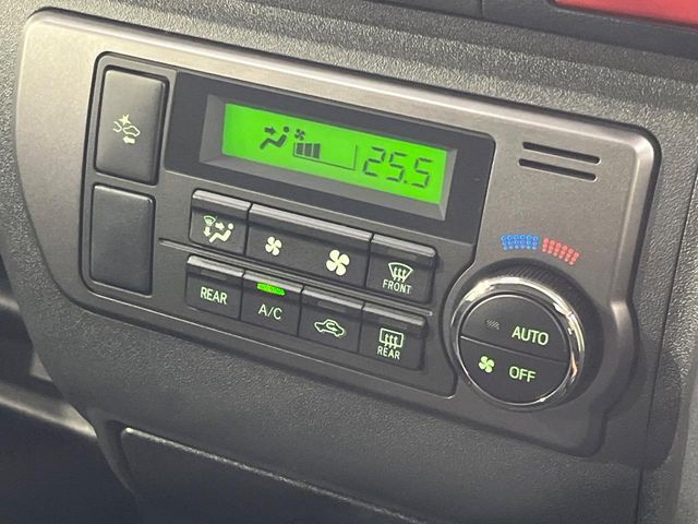 Toyota Hiace Van 8