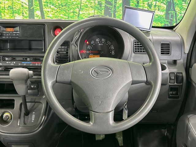 Daihatsu Hijet Cargo 11