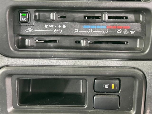 Daihatsu Hijet Cargo 4