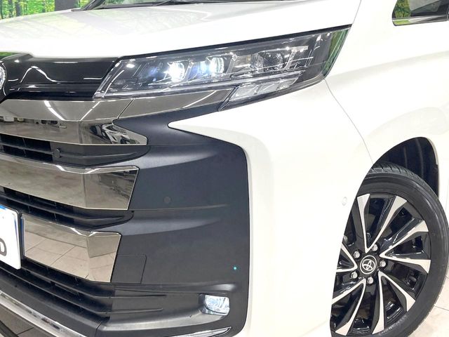 Toyota Noah 11